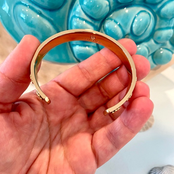 NWOT Authentic Luxury Minimalist Tory Burch Enamel Raised Logo Cuff - Picture 12 of 17